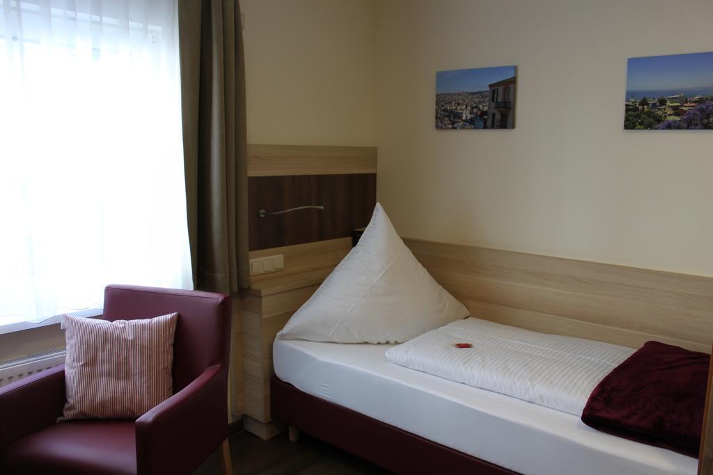 Hôtel Gastehaus Anton à Oberursel Extérieur photo