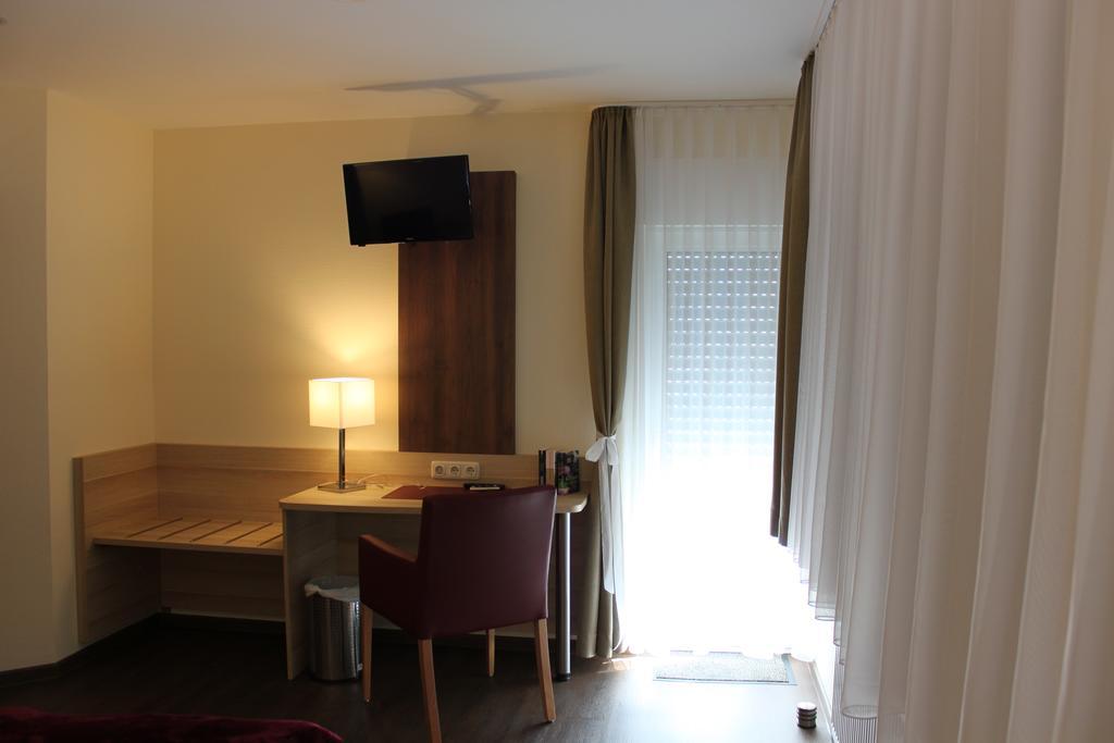 Hôtel Gastehaus Anton à Oberursel Extérieur photo