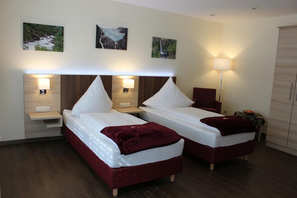 Hôtel Gastehaus Anton à Oberursel Extérieur photo