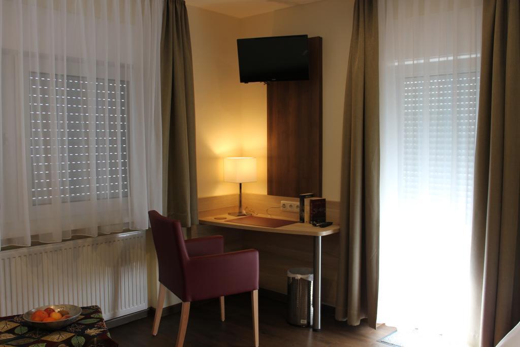 Hôtel Gastehaus Anton à Oberursel Extérieur photo